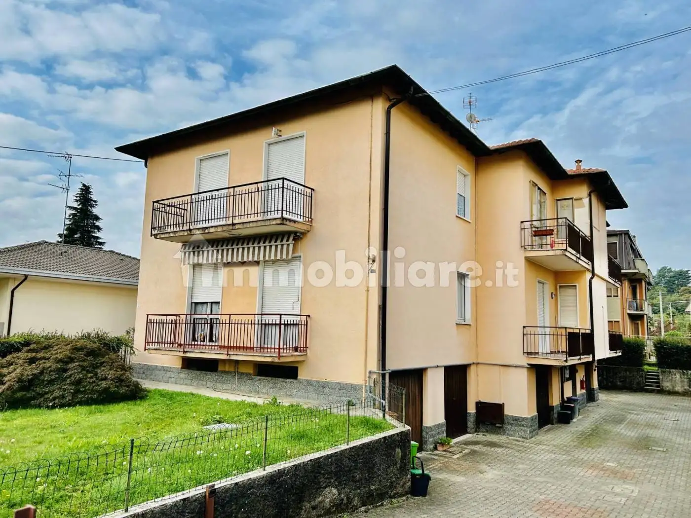 Appartamento in affitto a Jerago con Orago