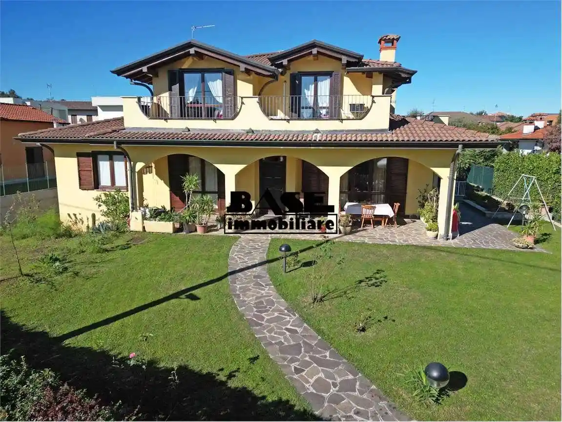 Villa in vendita a Cadorago