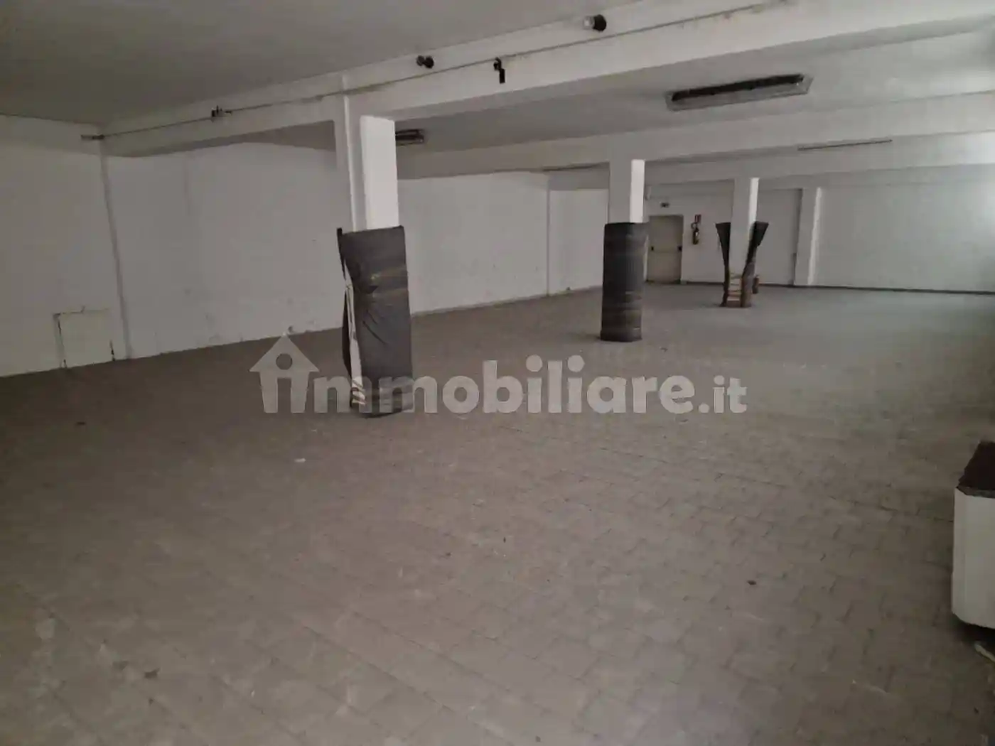 Palazzo - Edificio in Affitto - foto 4