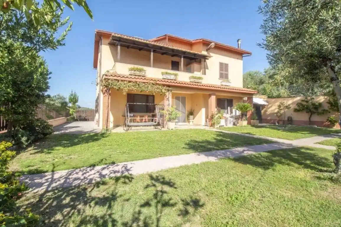 Villa in vendita a Palombara Sabina
