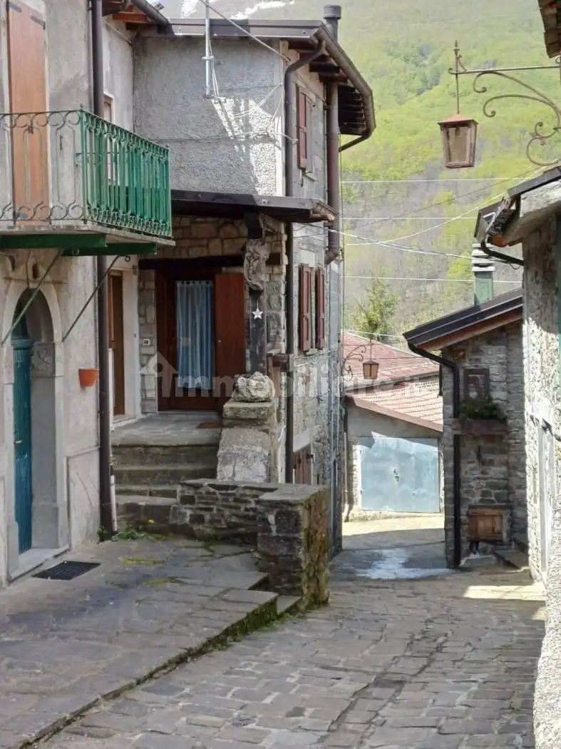 Casa indipendente in vendita a Ventasso