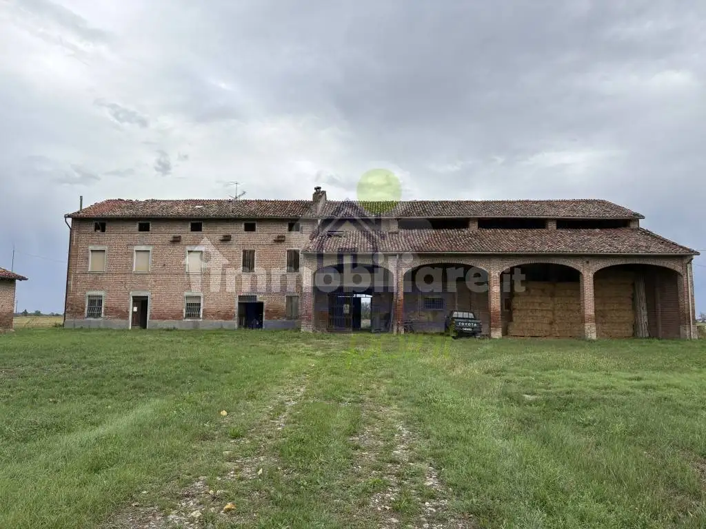 Rustico - Casale in vendita a Roccabianca