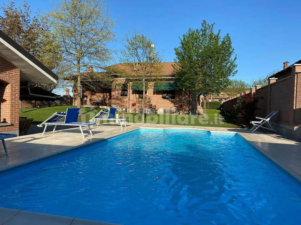 Villa in vendita a Pasturana