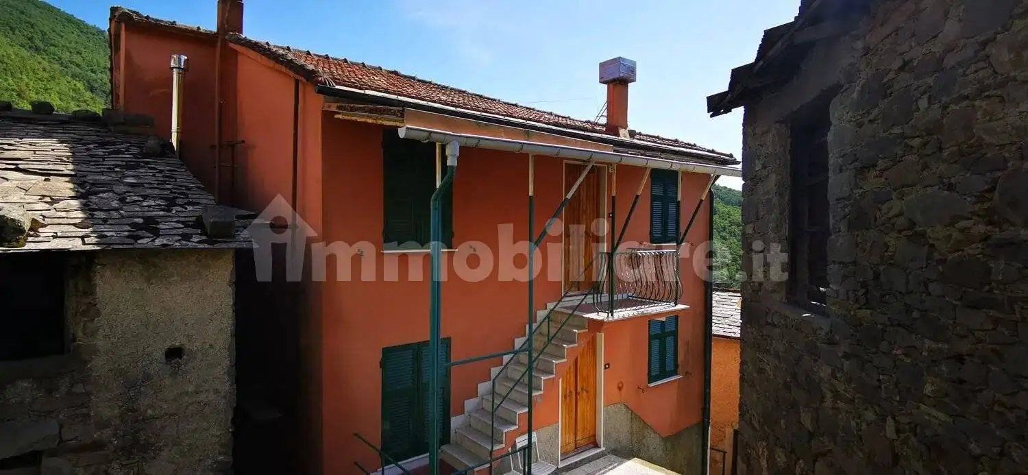 Appartamento in vendita a Mezzanego