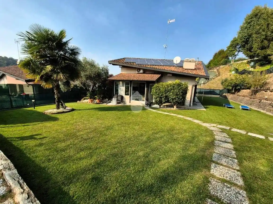 Villa unifamiliare via Alessandro Volta, Carugo - foto 2