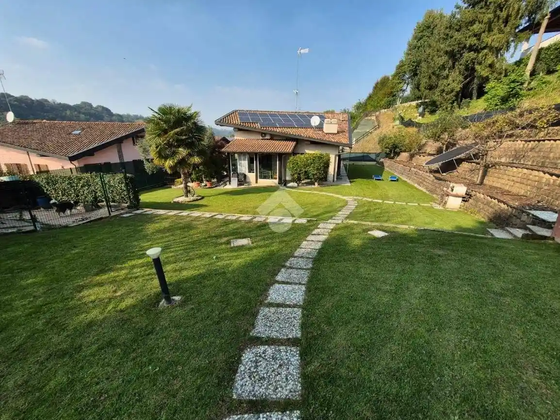 Villa unifamiliare via Alessandro Volta, Carugo - foto 3