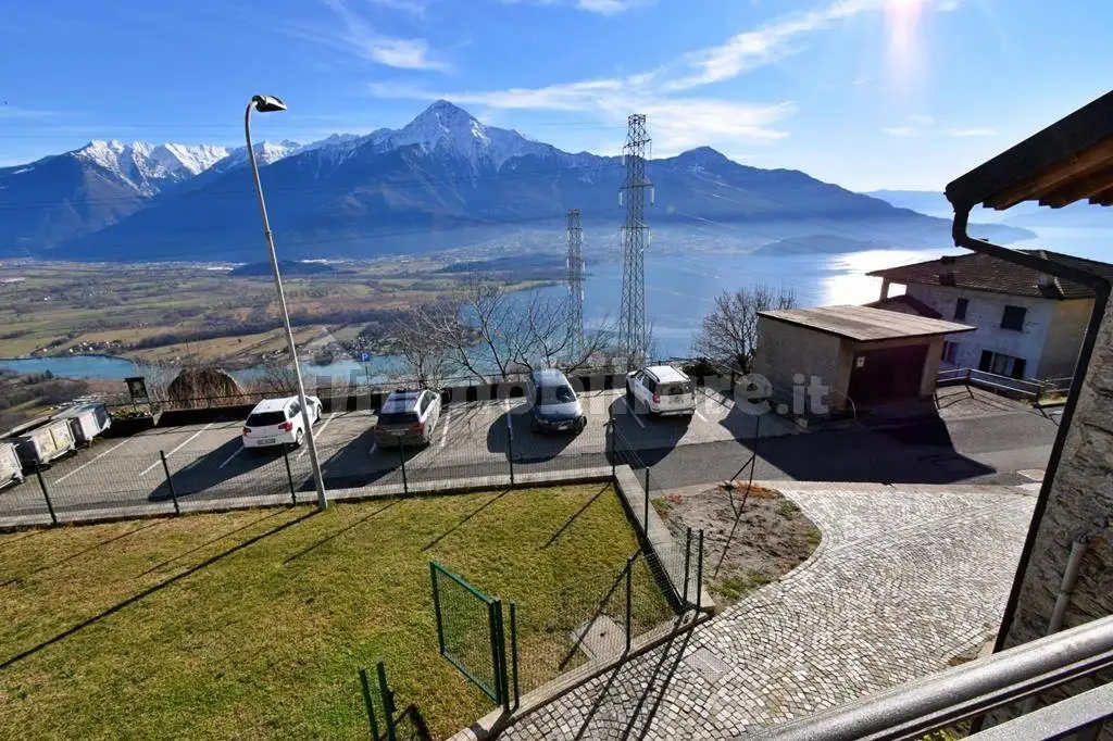 Villa in vendita a Gera Lario