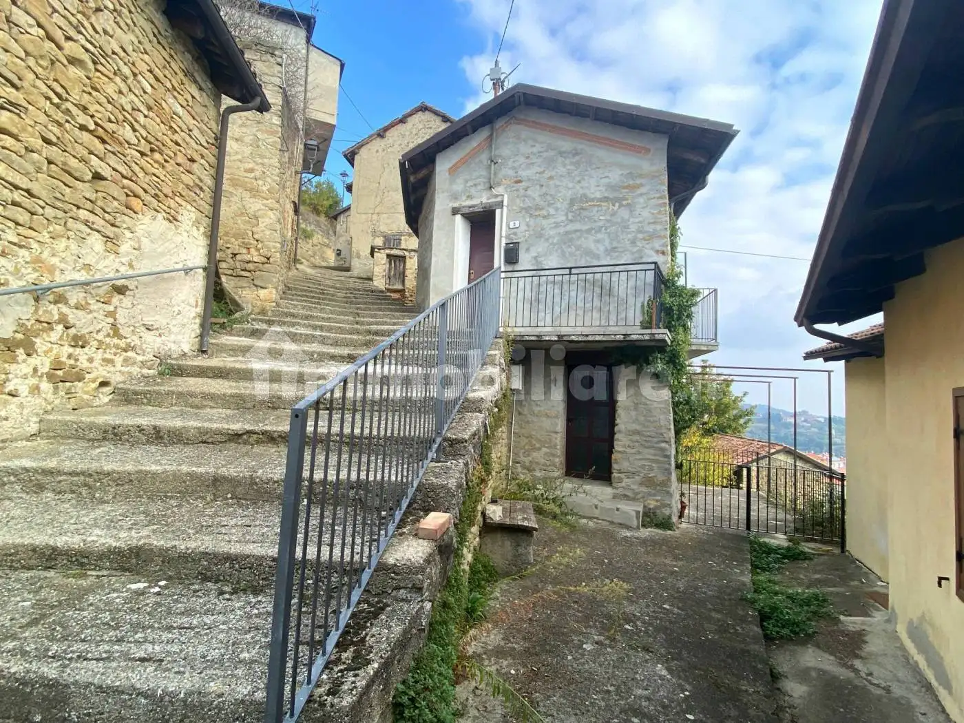 Casa indipendente in vendita a Cerretto Langhe