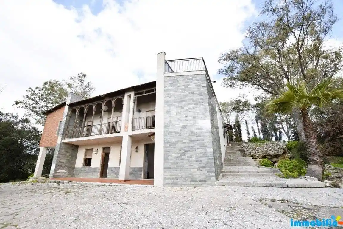 Villa in vendita a Oria