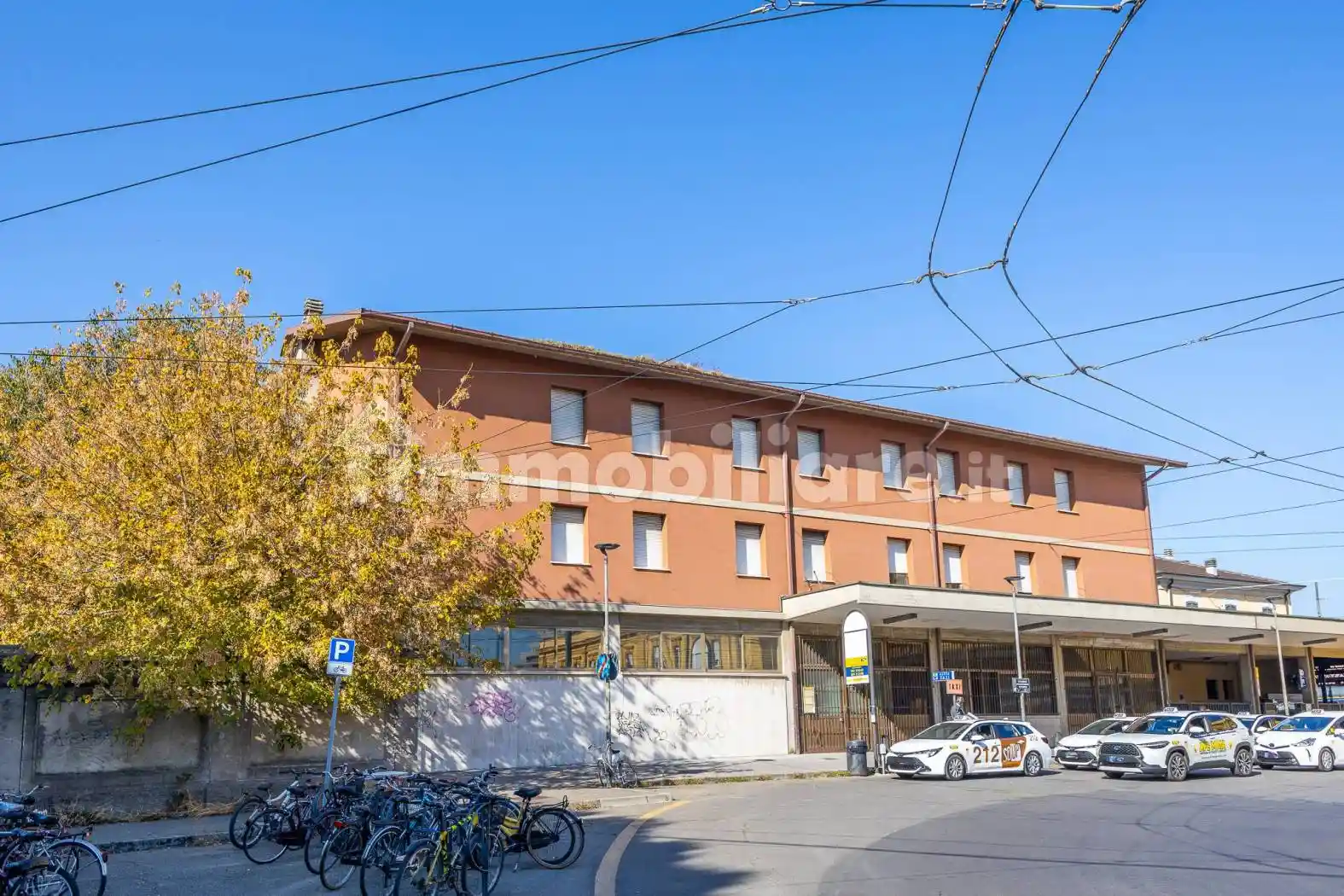 Palazzo - Edificio in vendita a Modena