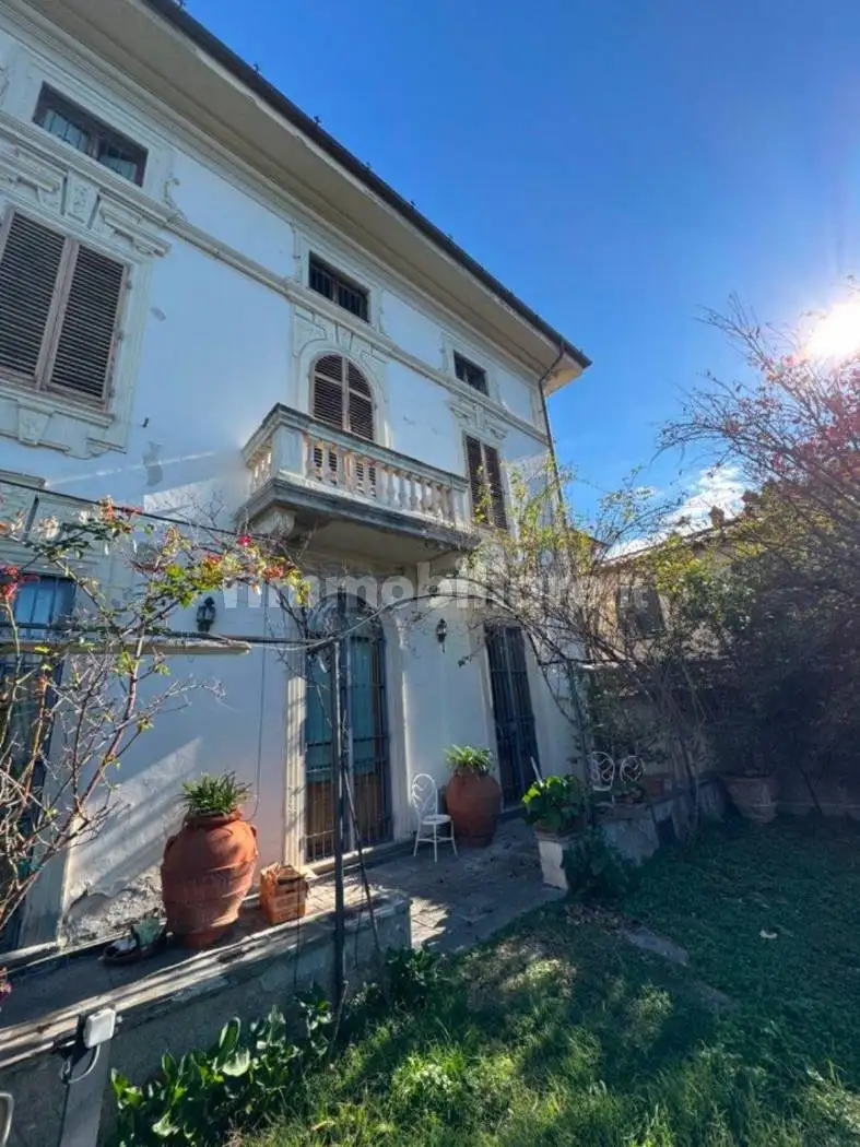 Villa in vendita a Prato