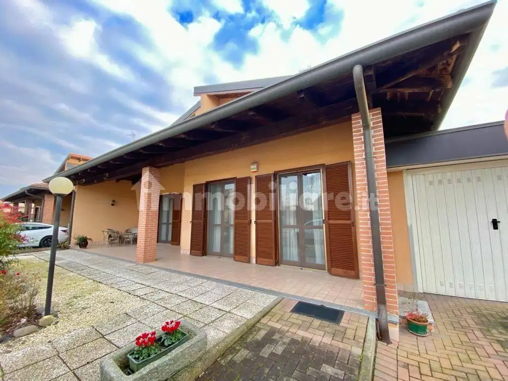 Villa in affitto a Garbagna Novarese