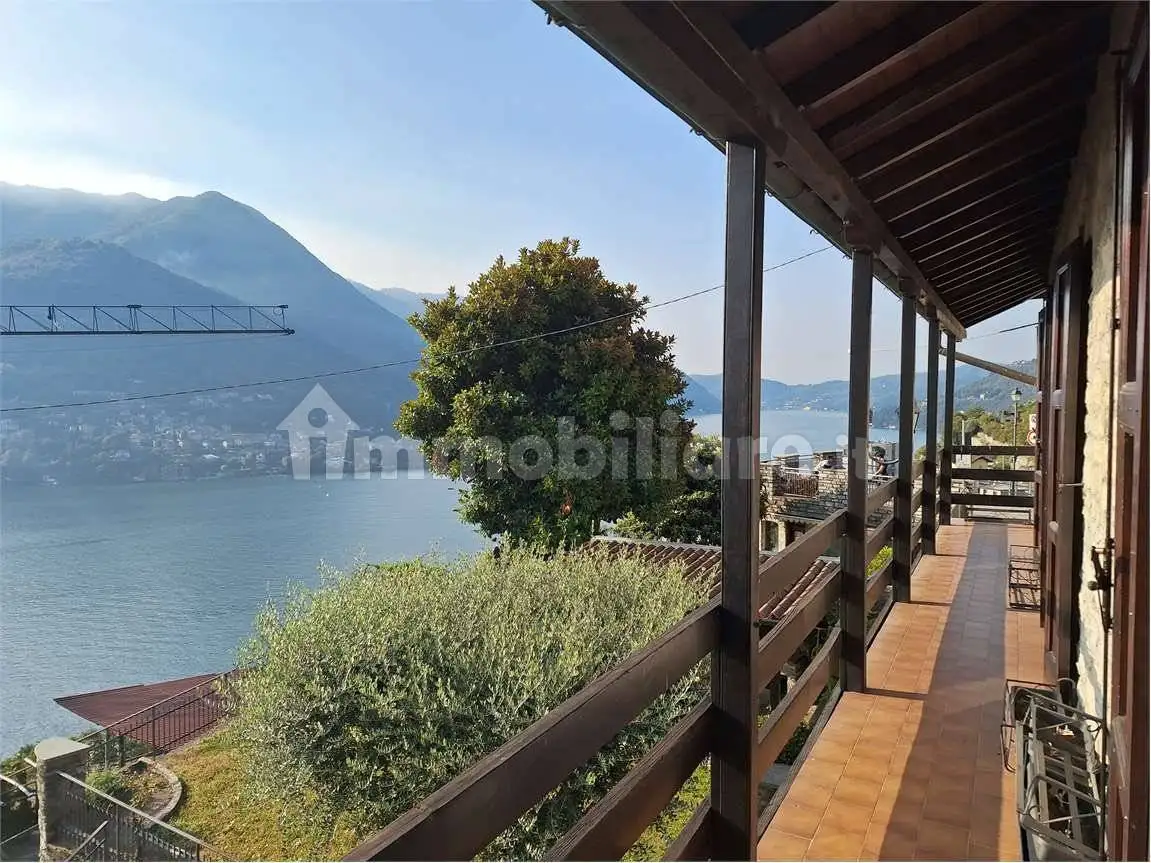 Appartamento in vendita a Carate Urio