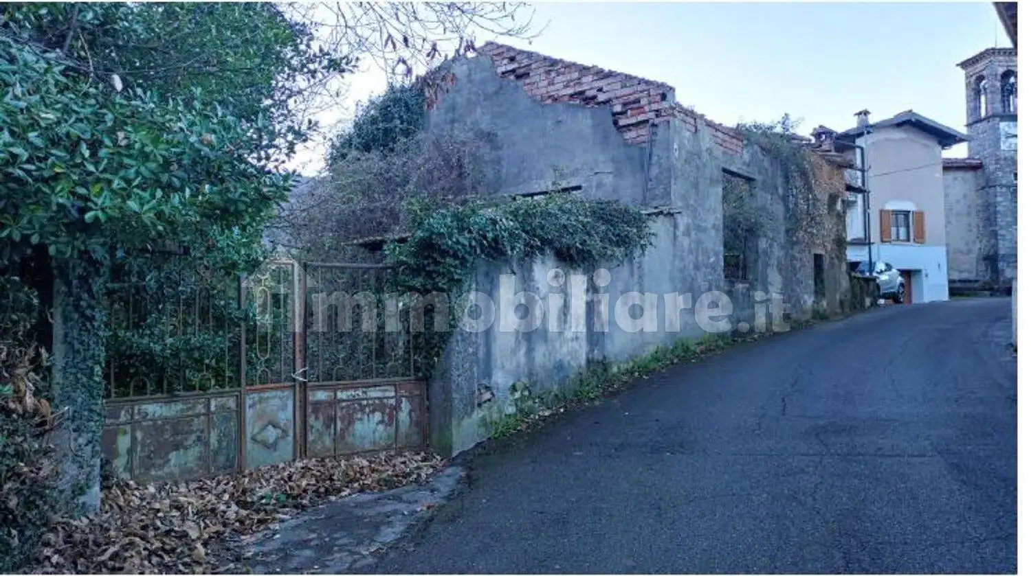 Palazzo - Stabile in asta a Peia