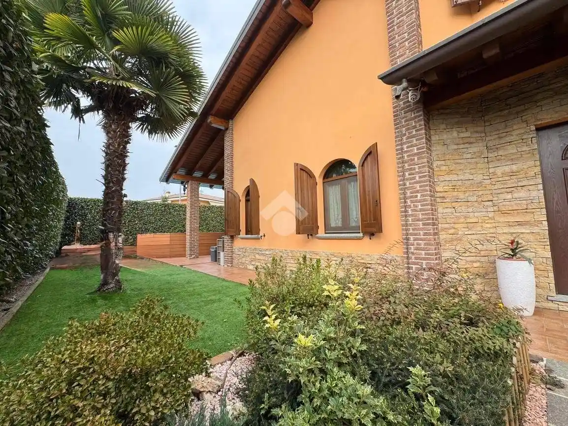 Villa in vendita a Cameri