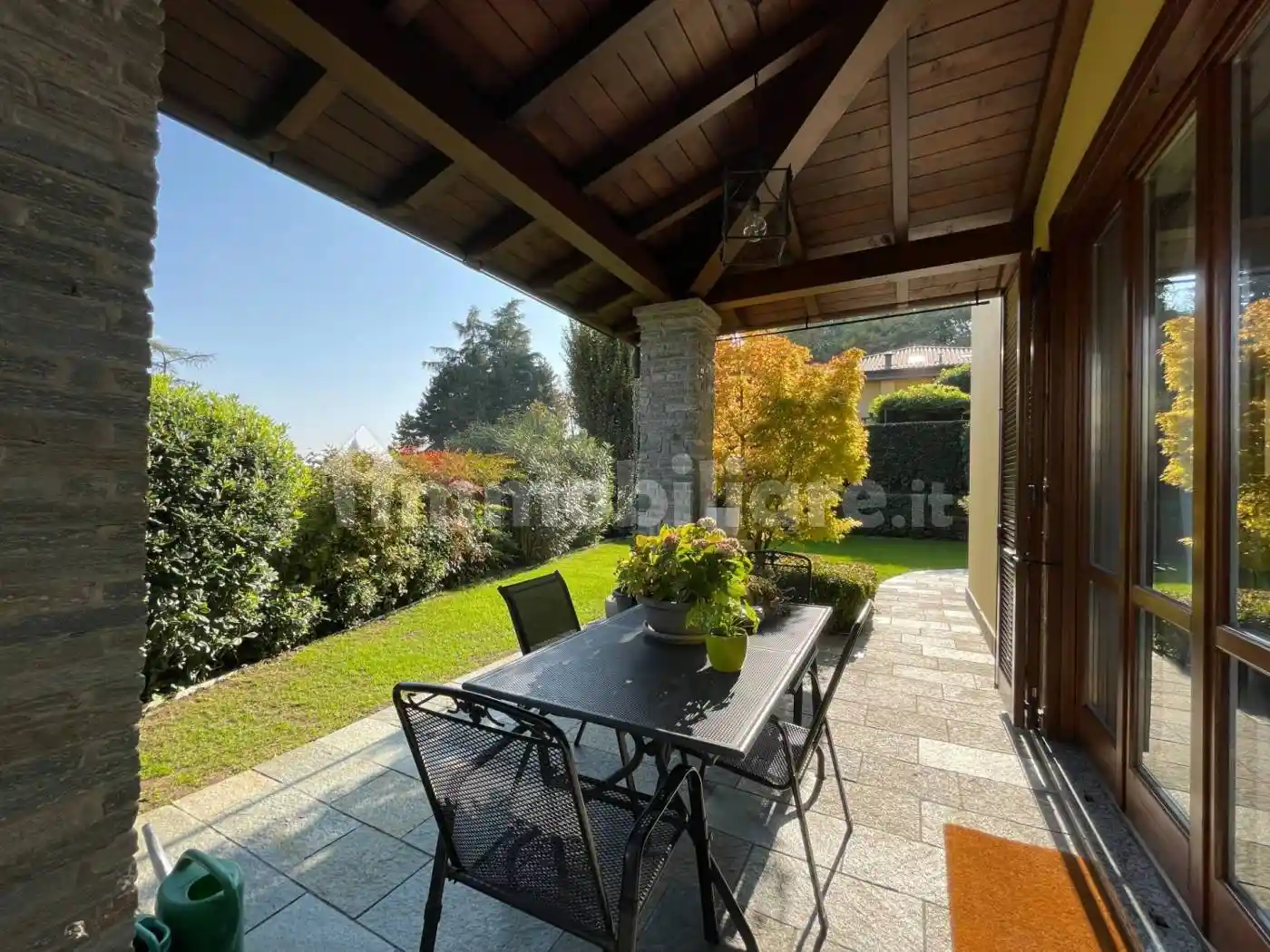 Villa in vendita a Montano Lucino