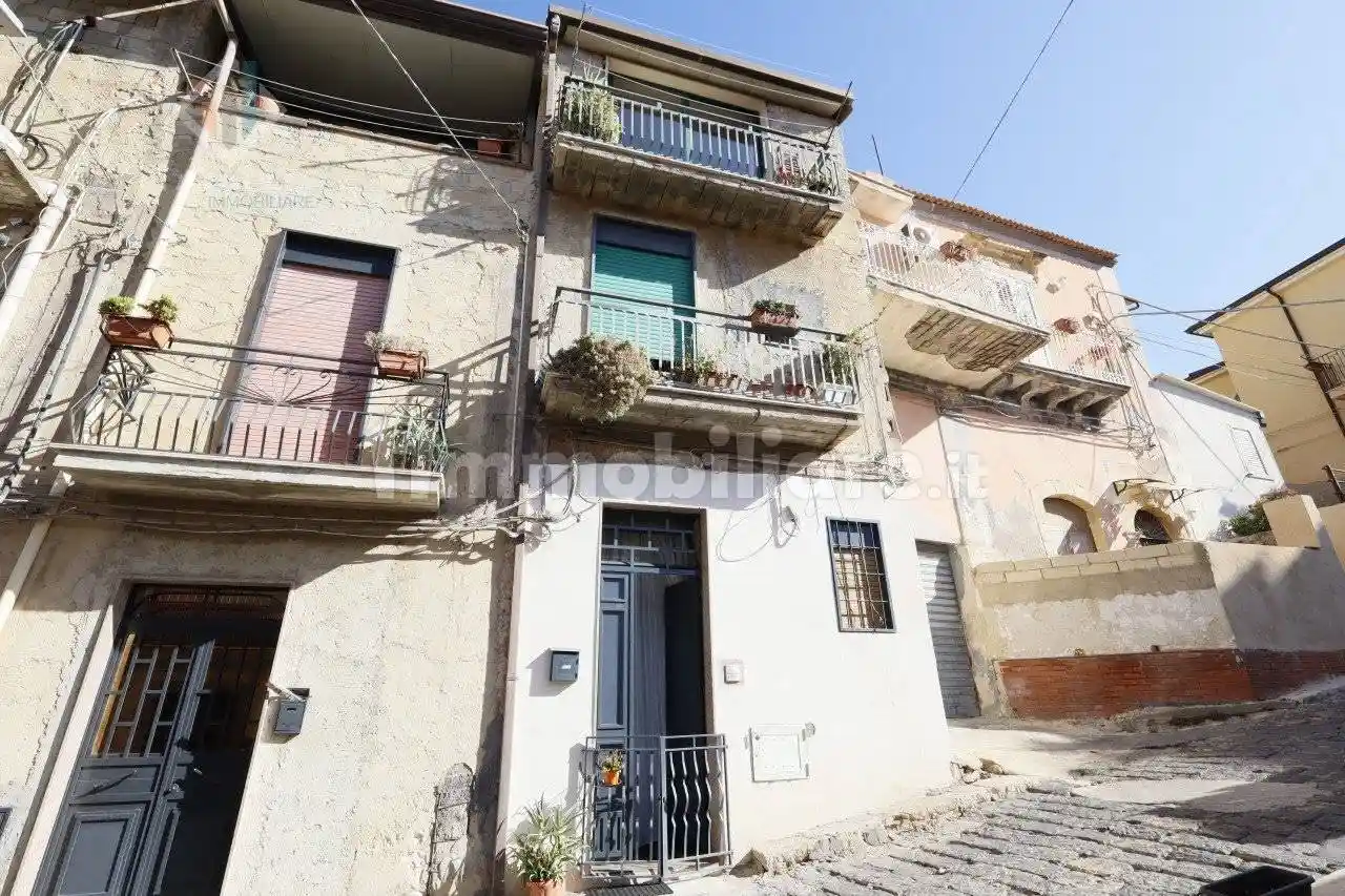 Casa indipendente in vendita a Palagonia