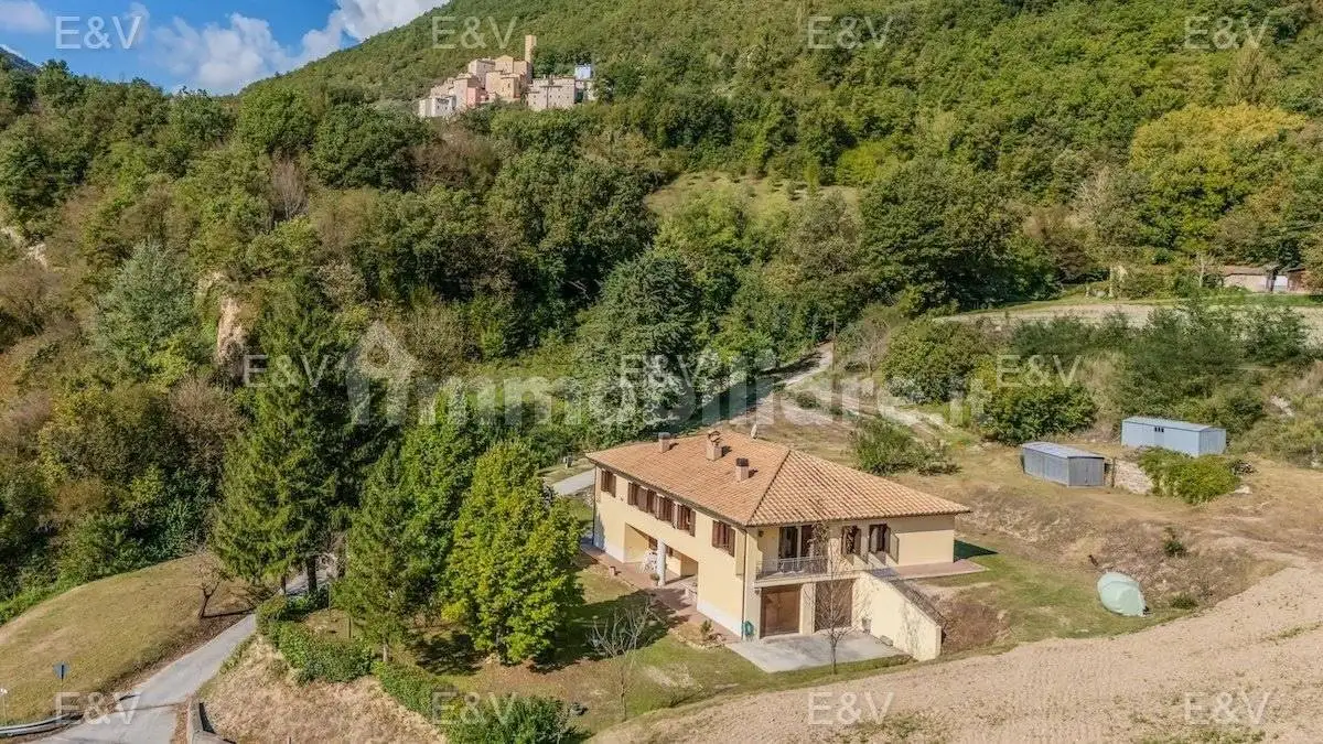Villa in vendita a Sellano