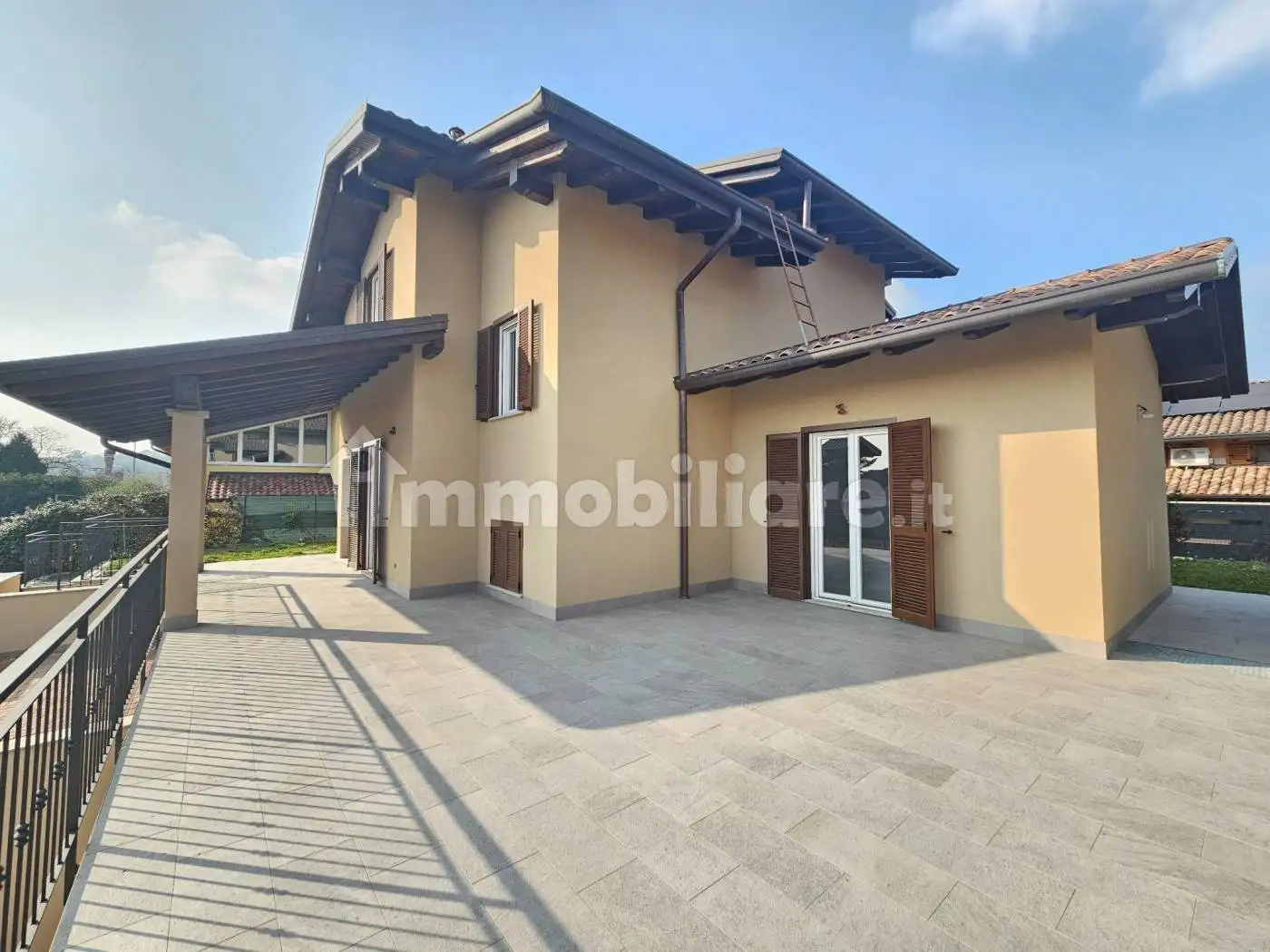 Villa in vendita a Pombia