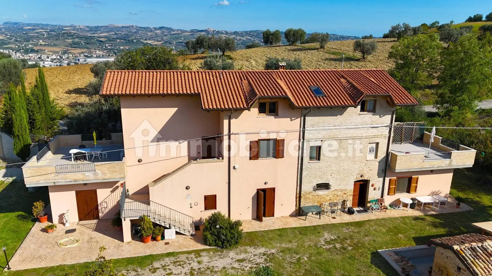 Villa in vendita a Controguerra