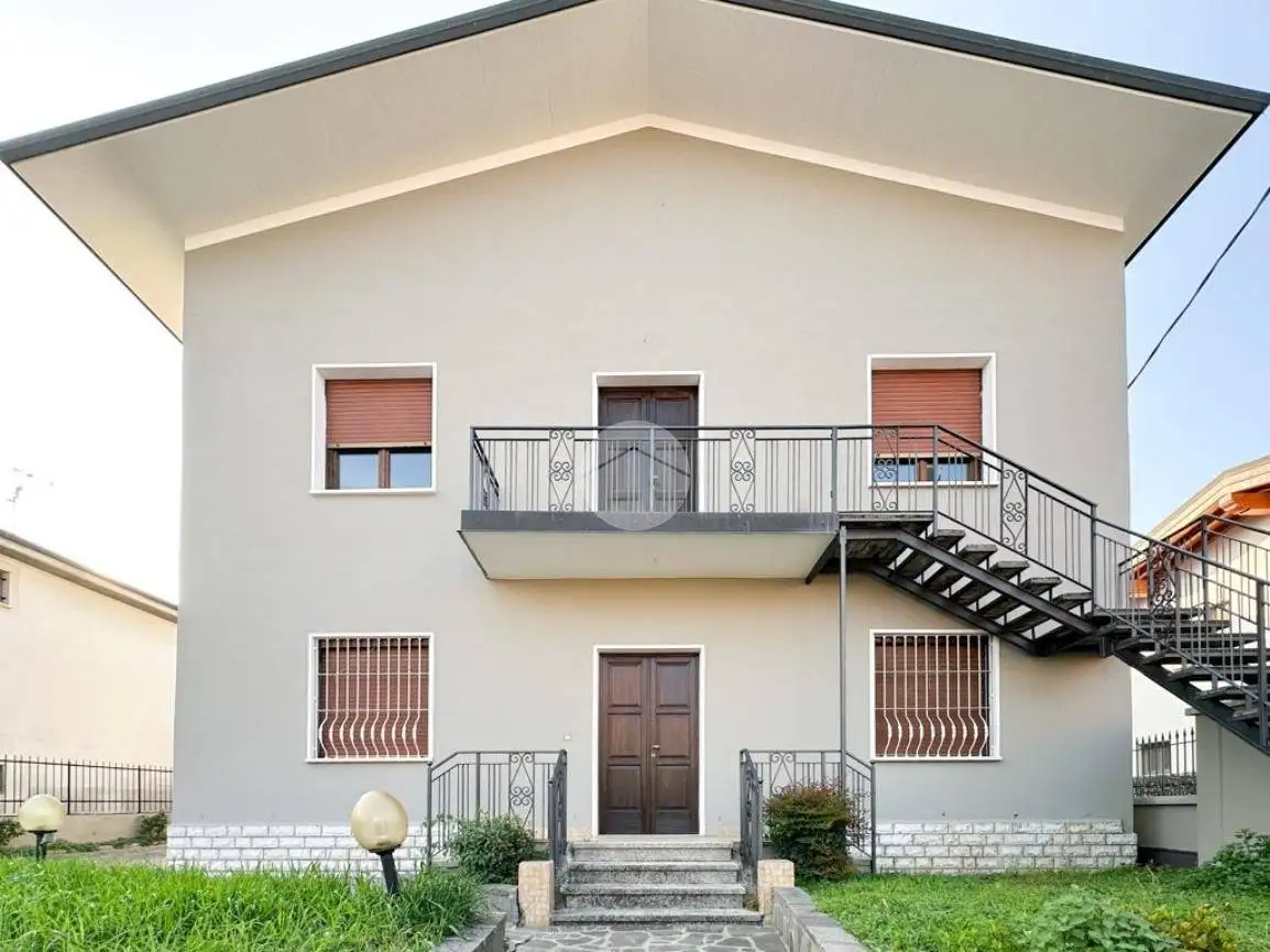 Appartamento via G. Pascoli 10, Centro, Castrezzato - foto 2