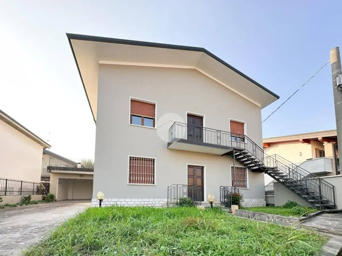 Appartamento via G. Pascoli 10, Centro, Castrezzato - foto 4