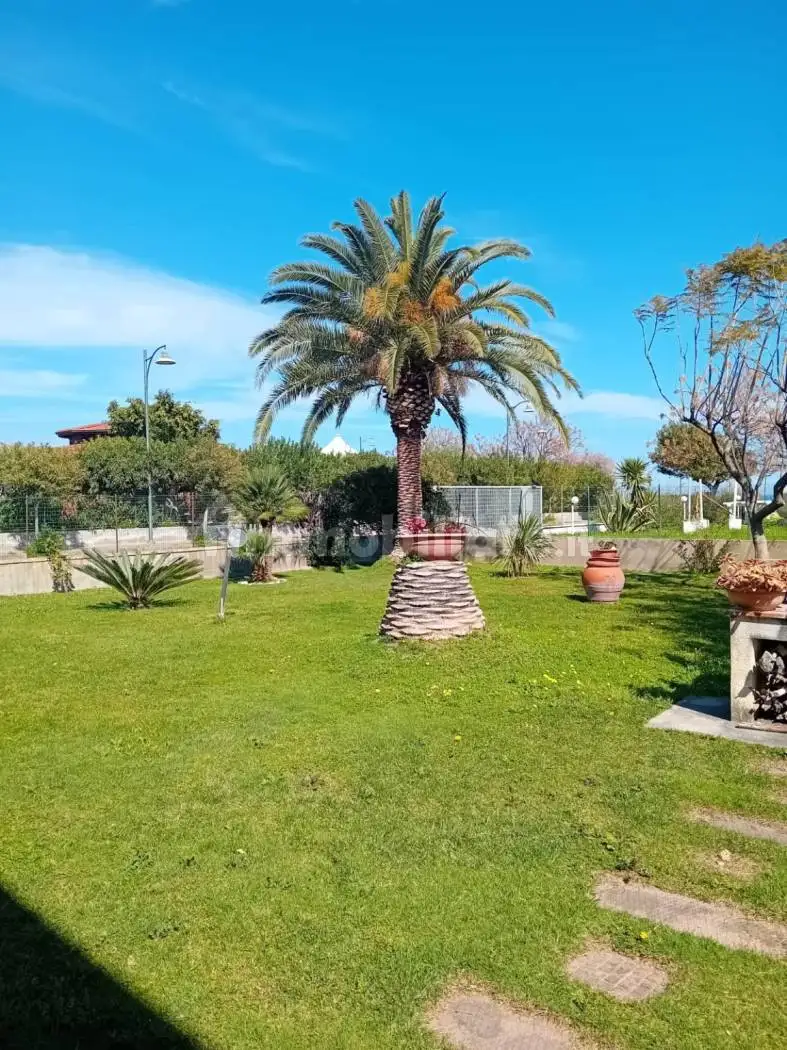 Villa in affitto a Davoli