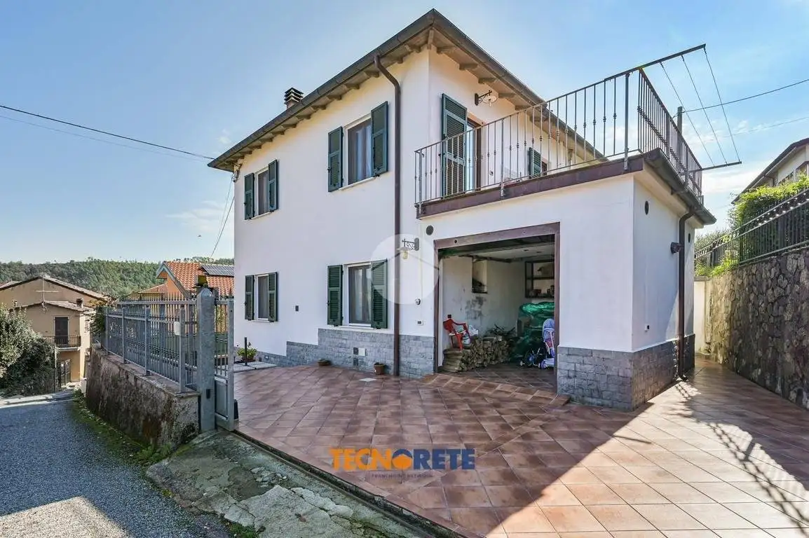 Casa indipendente in vendita a Riccò del Golfo di Spezia