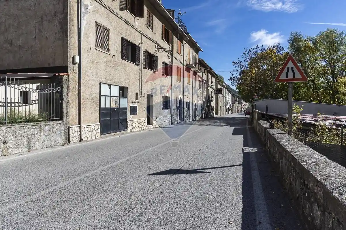 Appartamento via Benedetto Virgilio 192, Villetta Barrea - foto 2