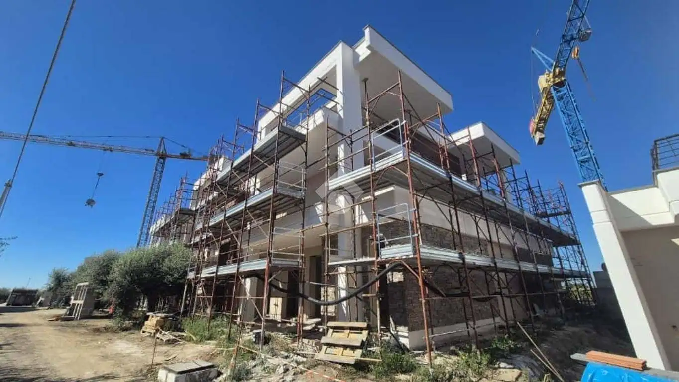 Villa plurifamiliare in vendita a Roma