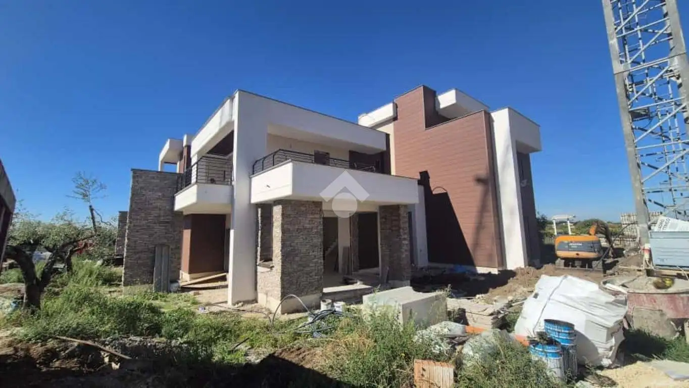 Villa bifamiliare in vendita a Roma