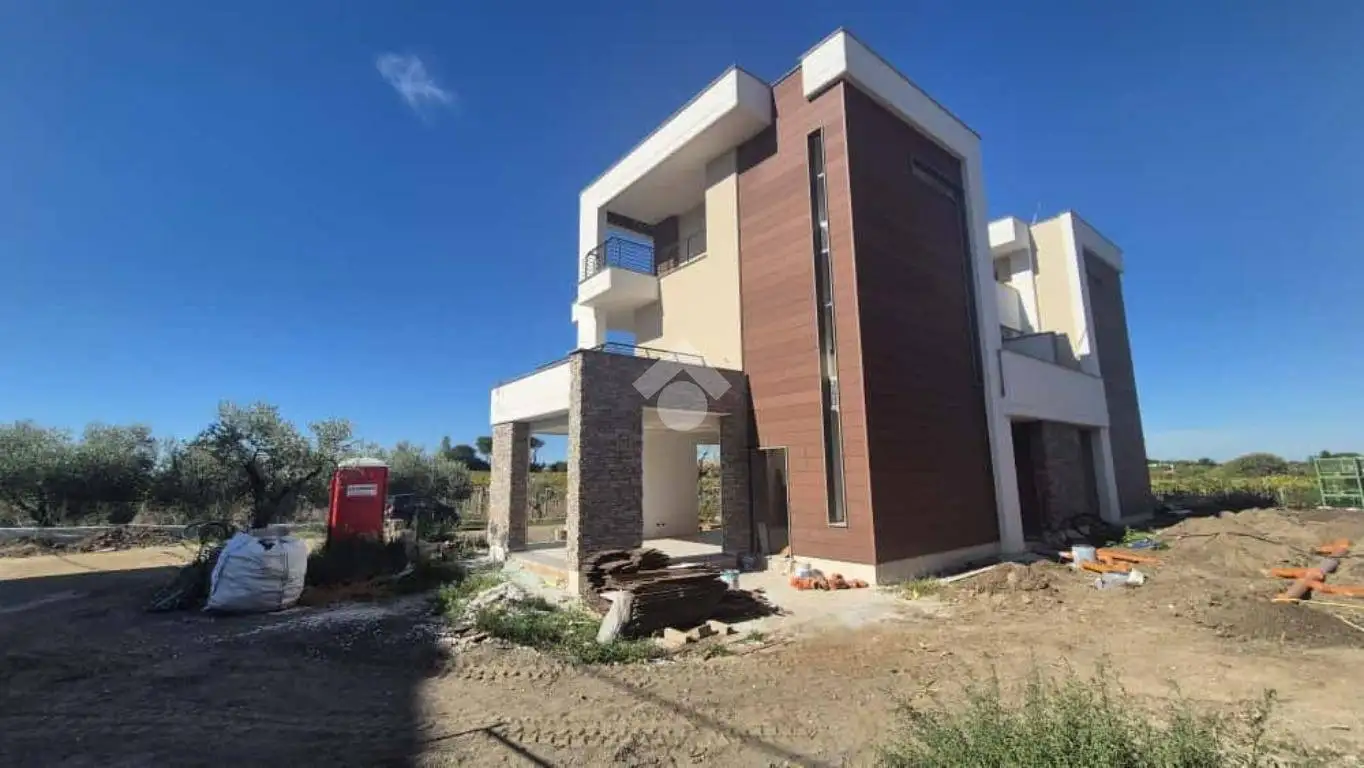 Villa bifamiliare in vendita a Roma