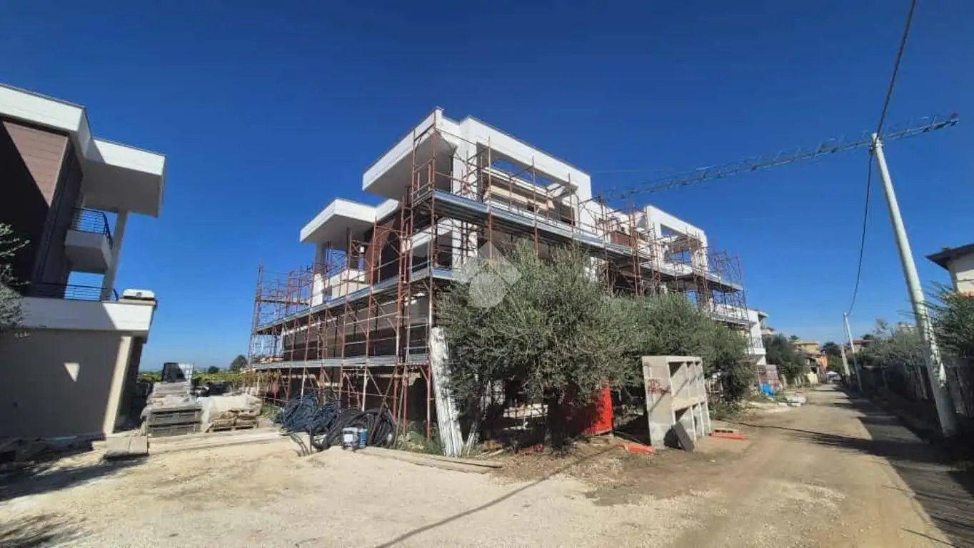 Villa plurifamiliare in vendita a Roma