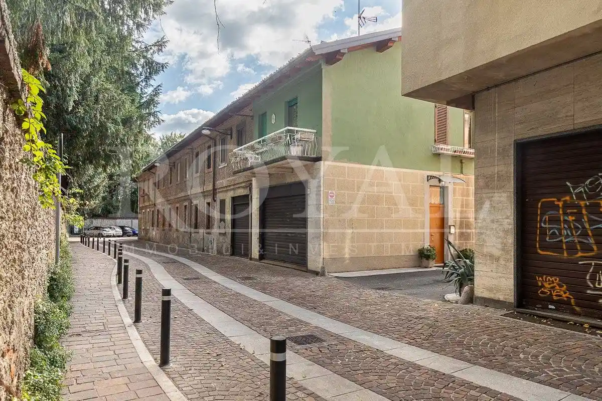 Casa indipendente in vendita a Vedano al Lambro