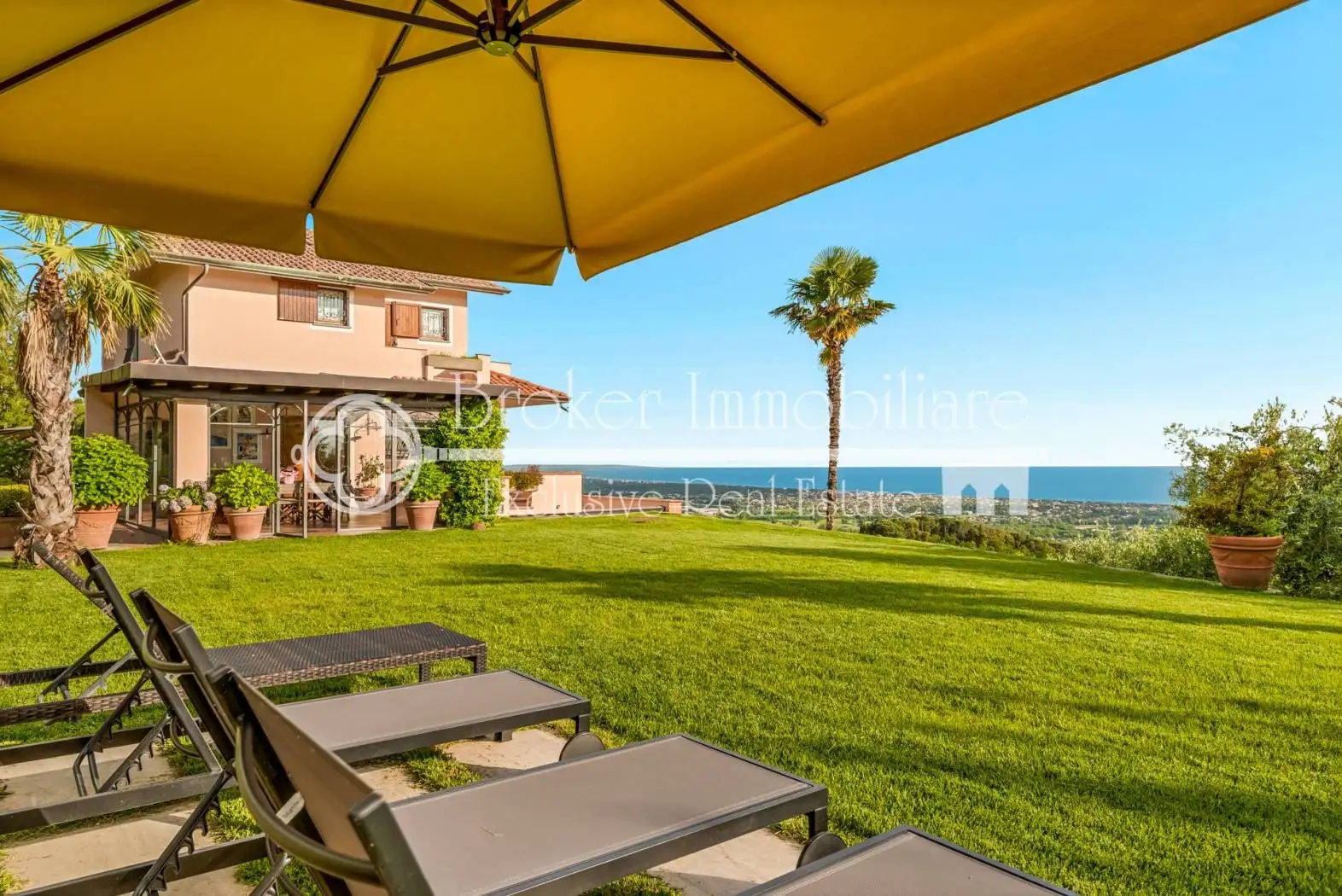 Villa in vendita a Montignoso