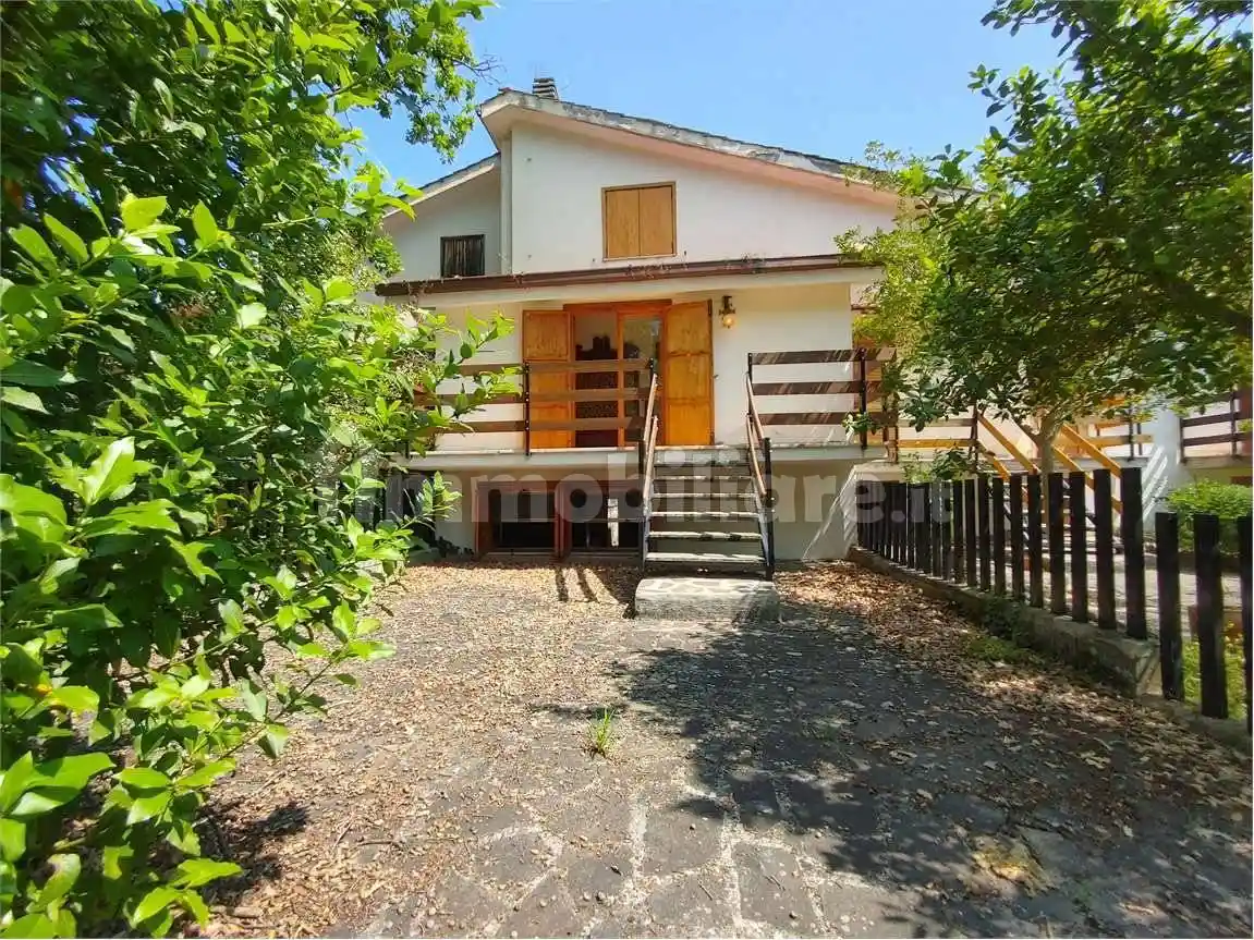 Casa indipendente in vendita a Terni