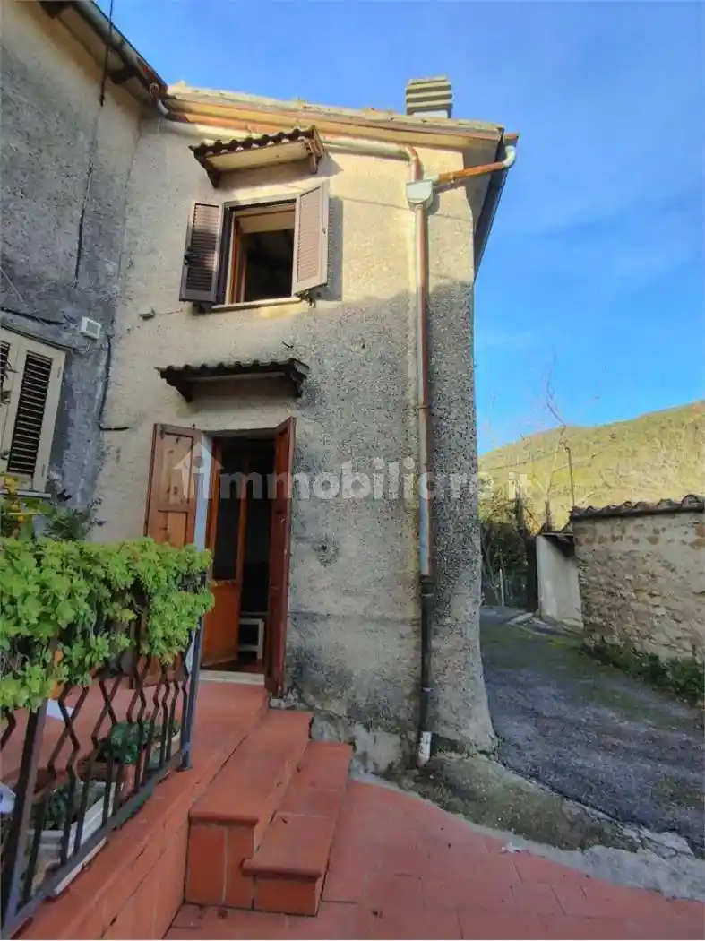 Casa indipendente in vendita a Terni