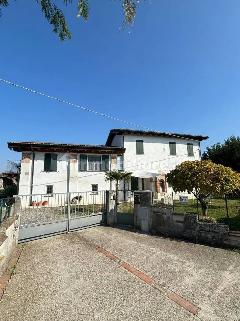 Villa in vendita a Cadeo