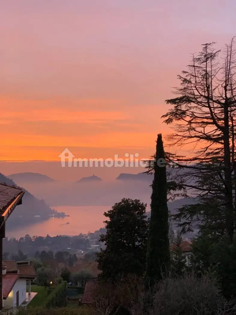 Casa indipendente in vendita a Cernobbio
