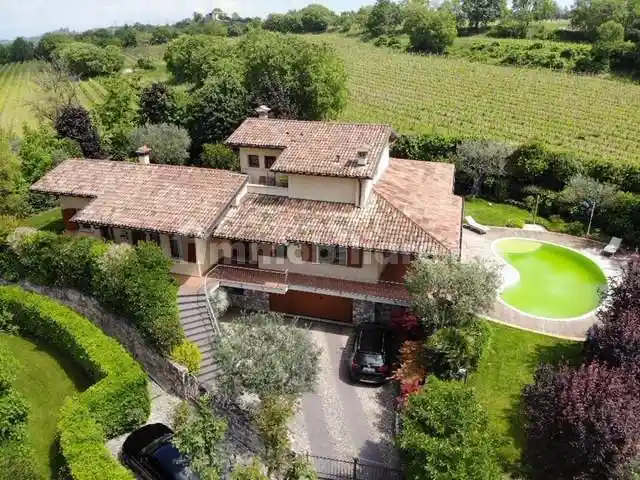 Villa in vendita a Lonato del Garda