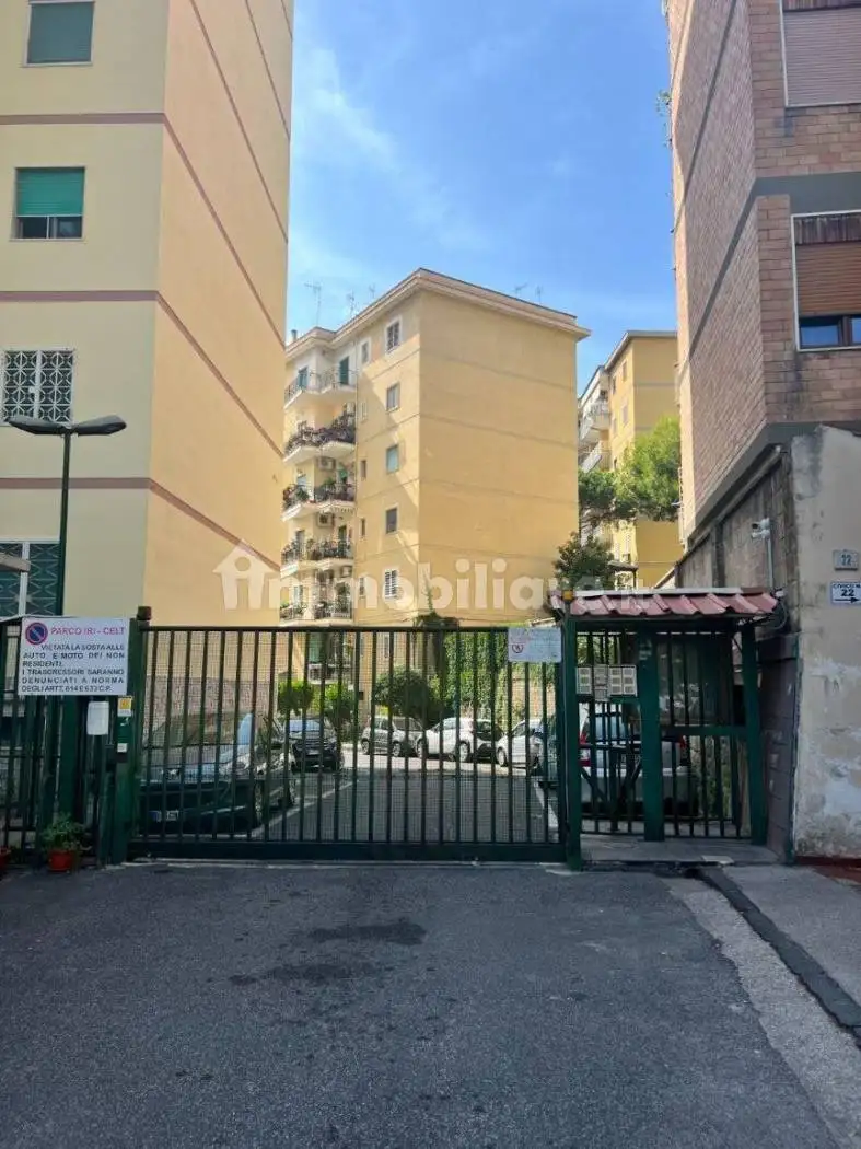Appartamento in vendita a Napoli