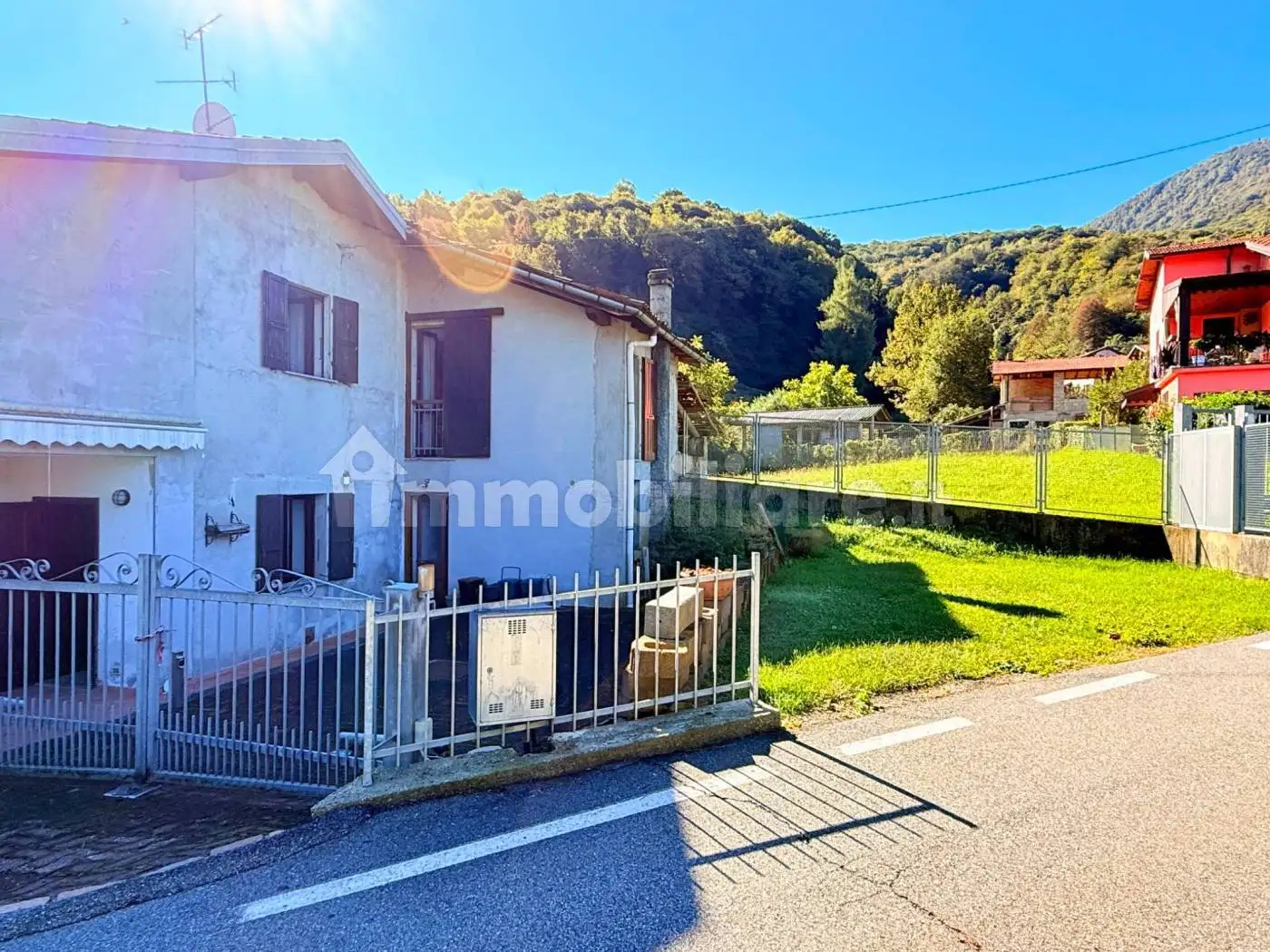 Villa bifamiliare via Adua 16, Cremenaga - foto 2