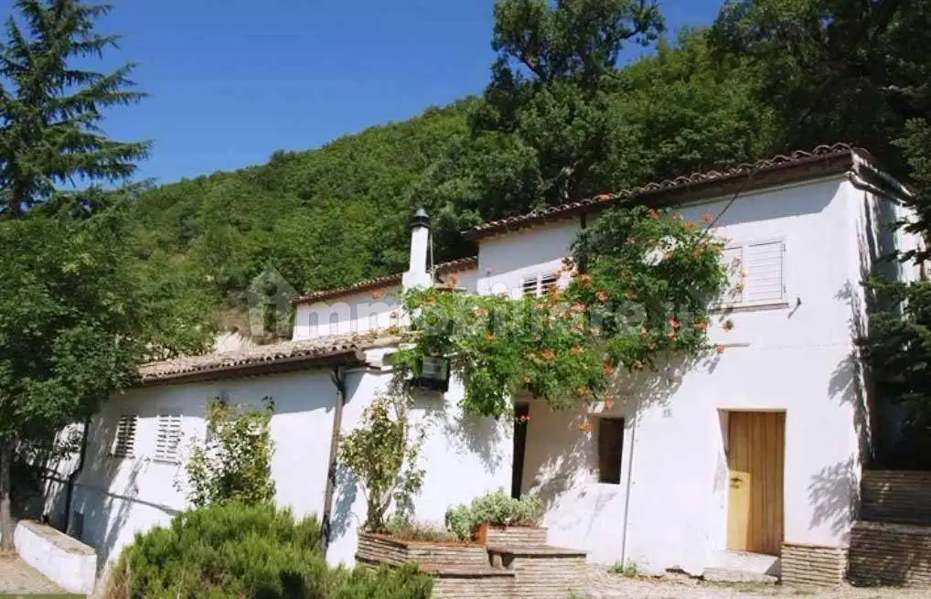 Rustico - Casale in vendita a Serrapetrona