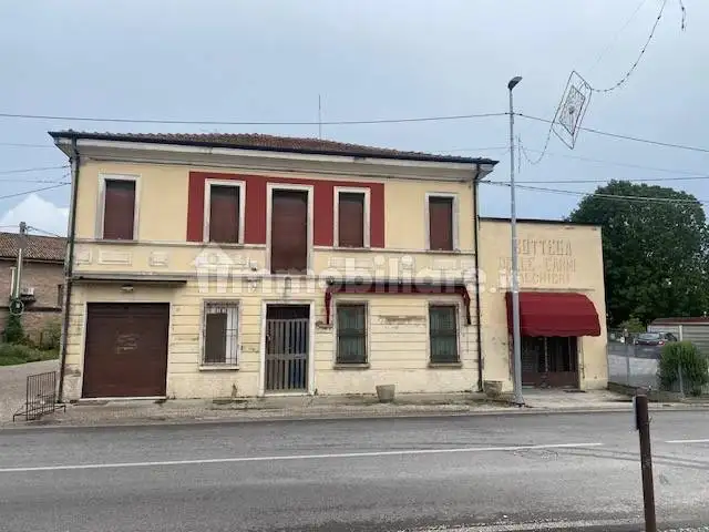 Palazzo - Edificio in vendita a Ferrara