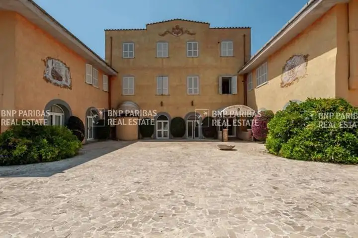 Palazzo - Edificio in vendita a Anzio