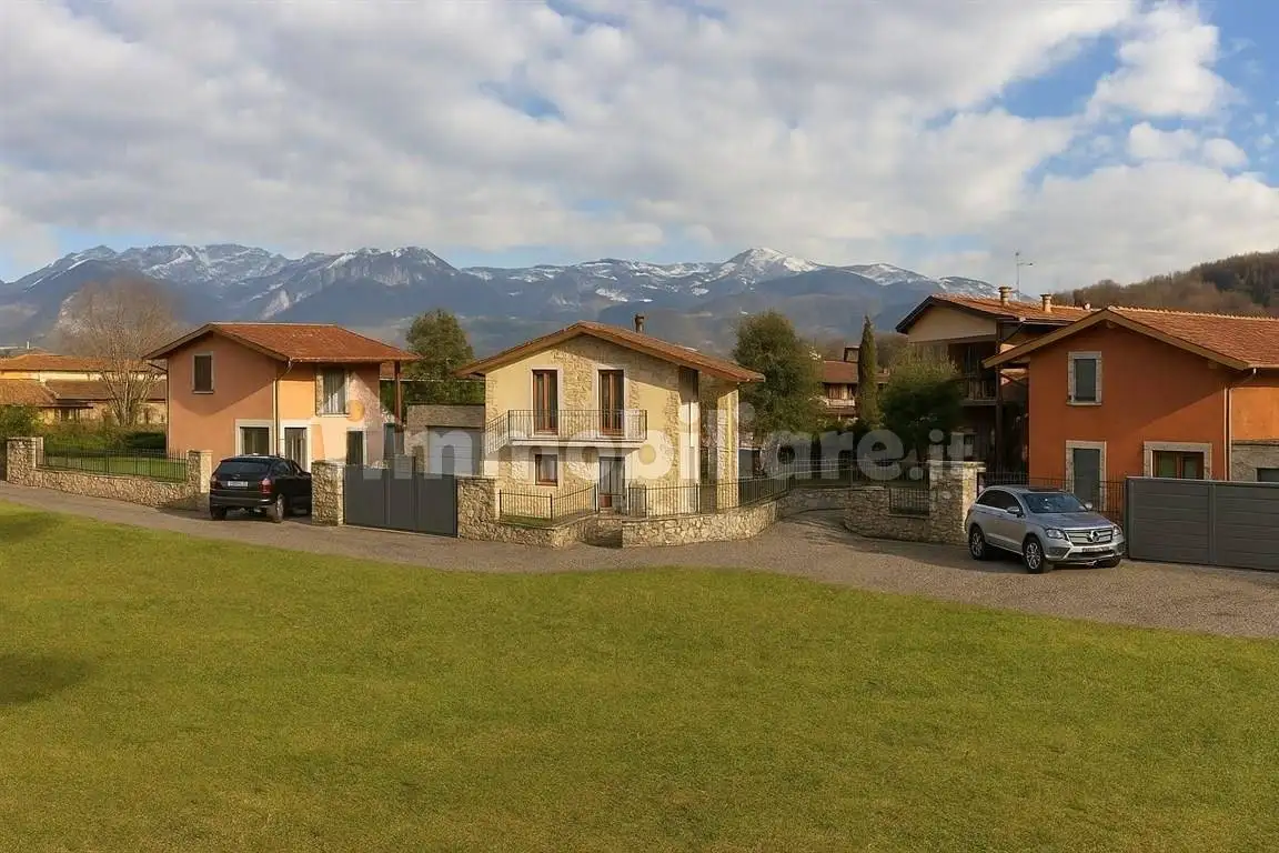 Villa in vendita a Valgreghentino