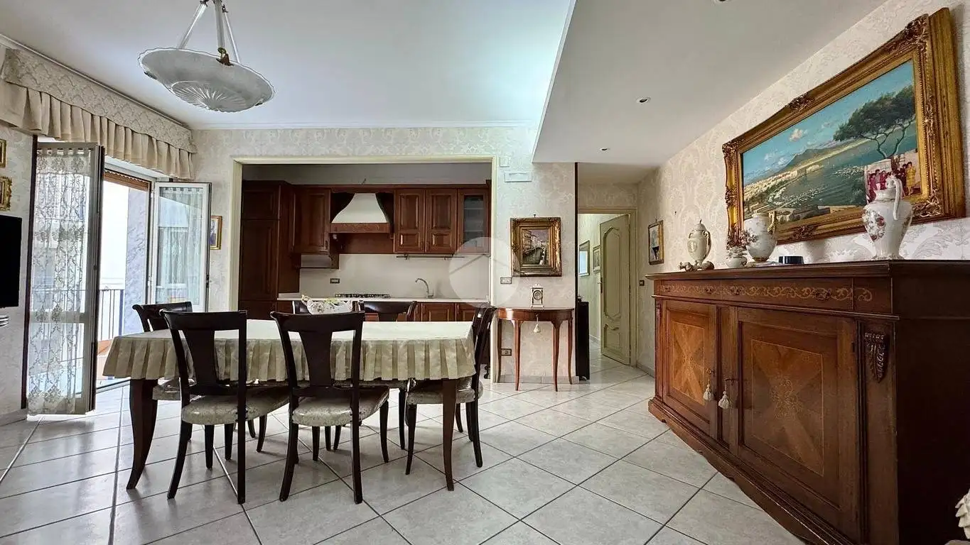 Appartamento in vendita a Napoli