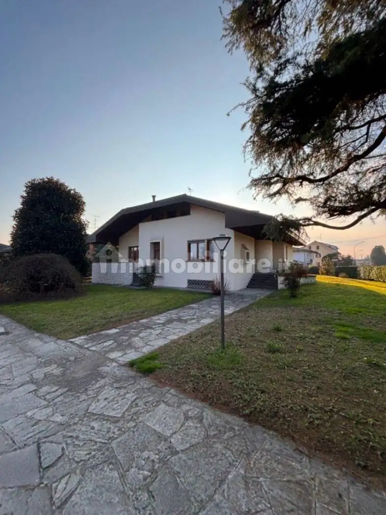 Villa in vendita a Robecchetto con Induno