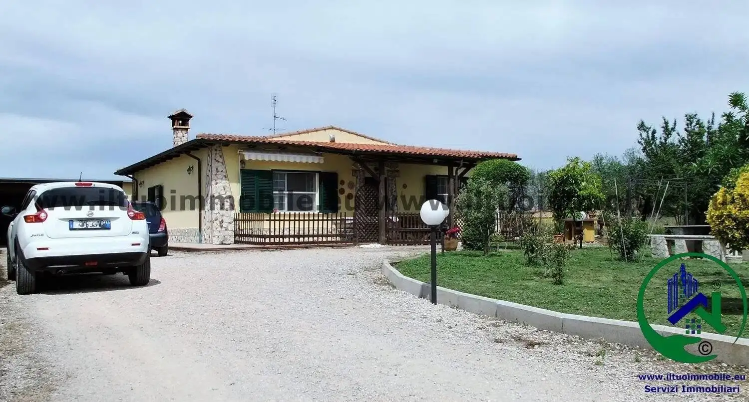 Villa in vendita a Latina