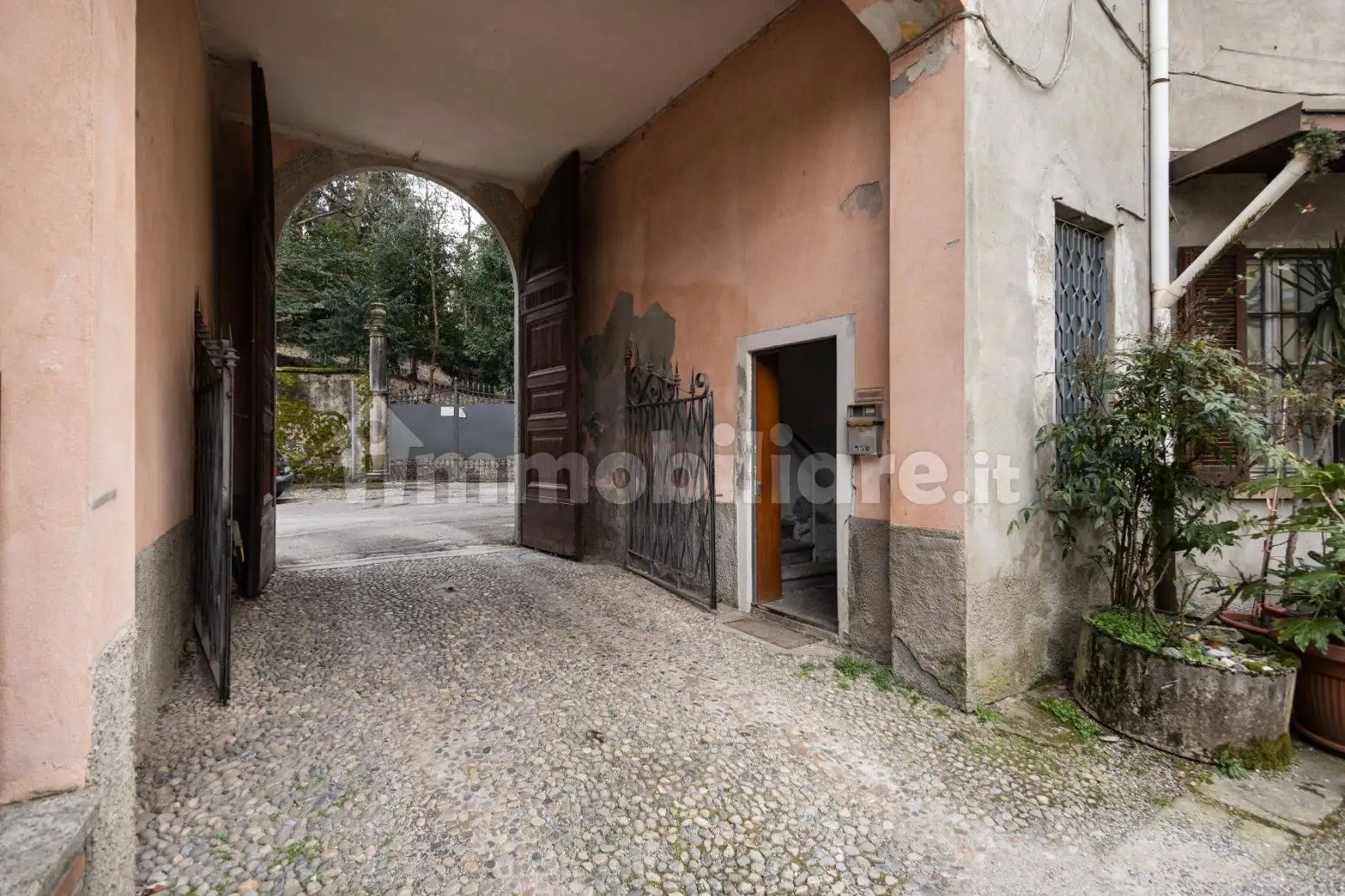 Bilocale via della Madonnina, 2, Centro, Barzanò - foto 3